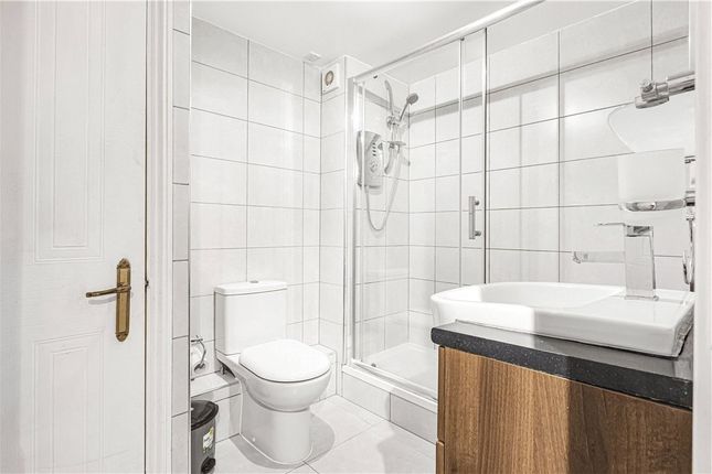 Flat 2, St. James Court, 331, Bethnal Green Road, London photo 4