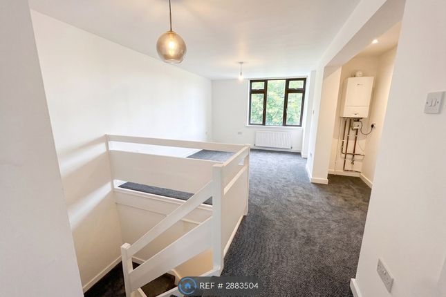 Neville Court, Wear, Washington photo 5