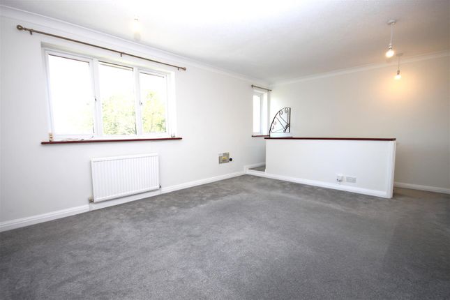 18 Whittaker Court, Woodfield, Ashtead photo 2