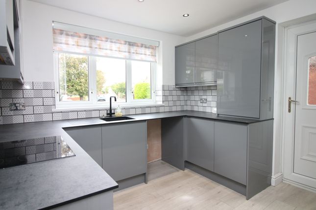 24, Little Acre, Thornton-Cleveleys photo 2