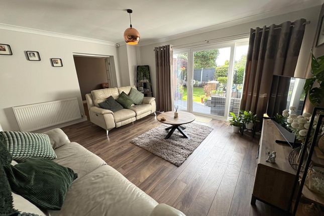 11, Partridge Way, Oldham photo 3