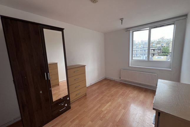 Flat 3 Dagobert House, Smithy Street, London photo 4