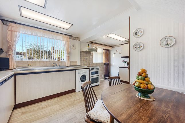 14 Lambourn Avenue, Widnes photo 4