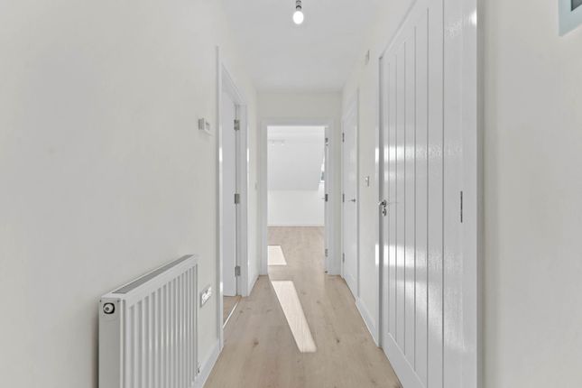 19 The Poppies, Ward Drive, Manchester photo 2