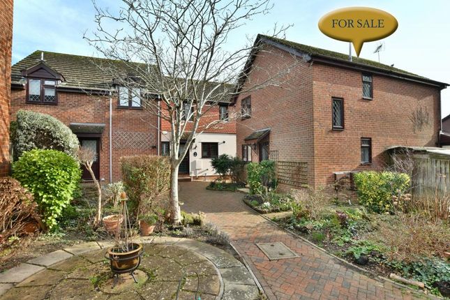 3-bed detached on 7, Lewens Close, Wimborne, £400,000