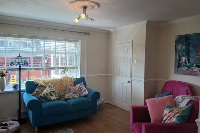 10, St. Nicholas Court, Caerphilly photo 5