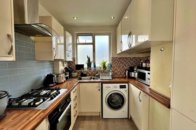 2A, Wordsworth Avenue, Greenford photo 3