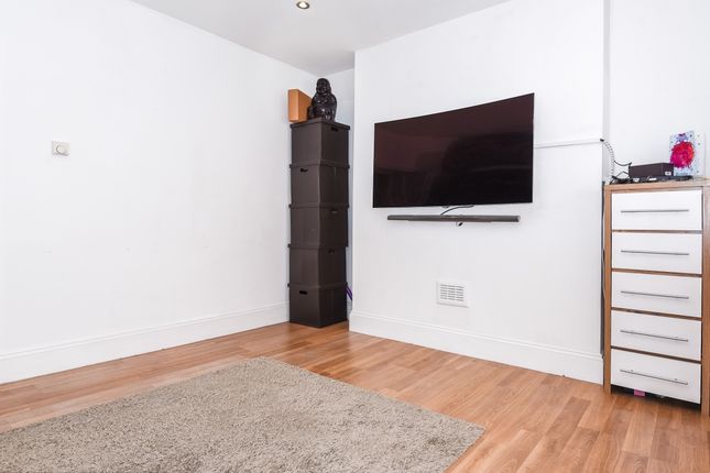 Studio to rent in Paget Street, London