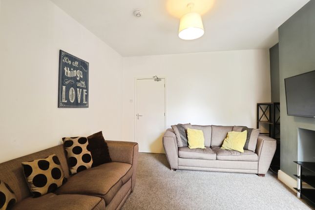 76, Huntingtower Road, Grantham photo 4