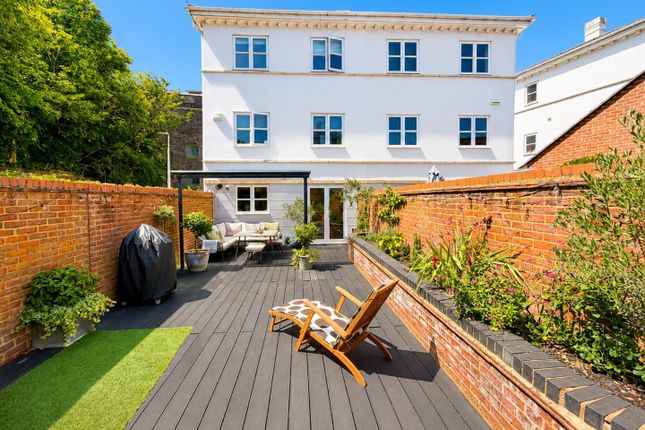 24, Gun Tower Mews, Rochester photo 2