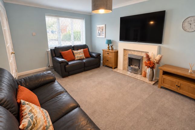 12, Claverley Green, Luton photo 2