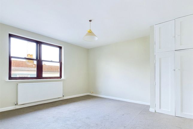 4 St Peters Court,, Station Road, Hampton photo 3