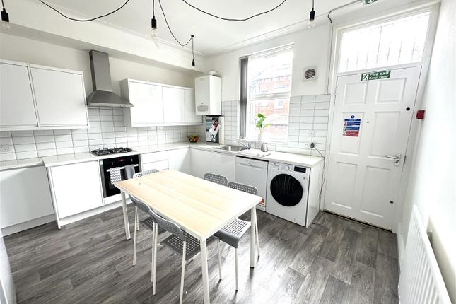 25, Hartley Crescent, Leeds photo 5