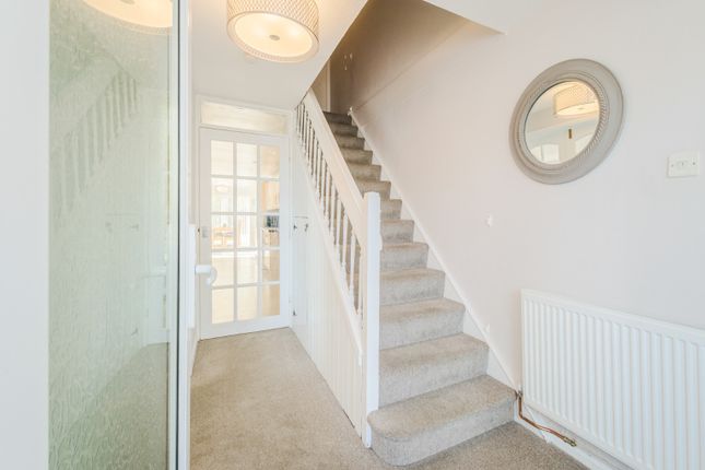 4 Poltondale, Swindon, Wiltshire photo 2