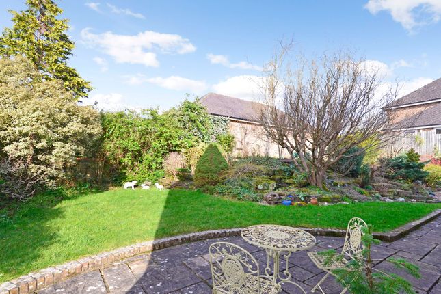 33 Pondfield Road, Horsham photo 2