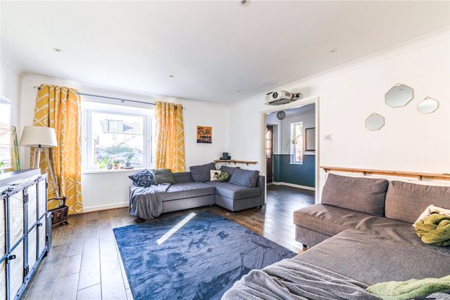 1, Aragon Walk, West Byfleet photo 2