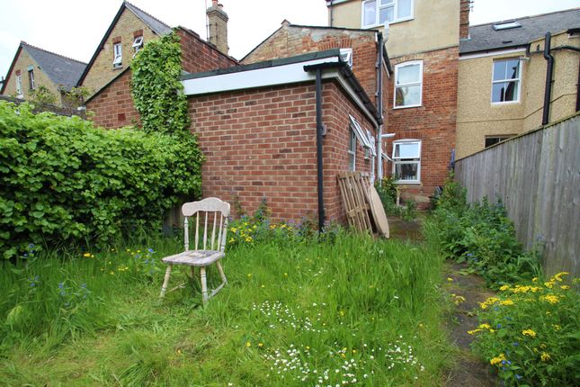 Terraced house to rent in Hurst Street, Oxford