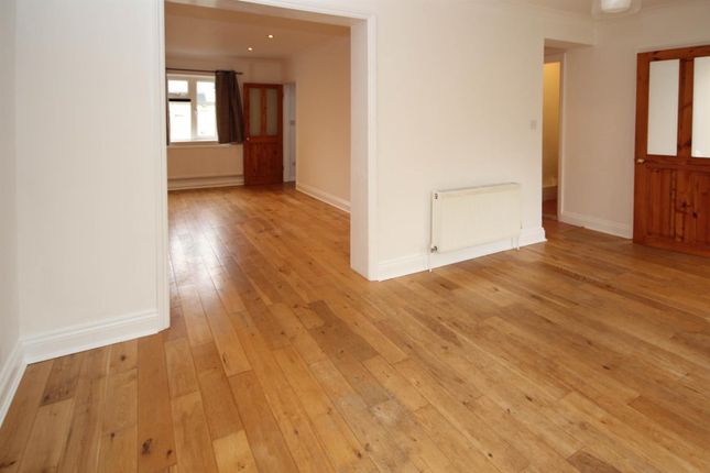 1, Maple Close, Cambs photo 3