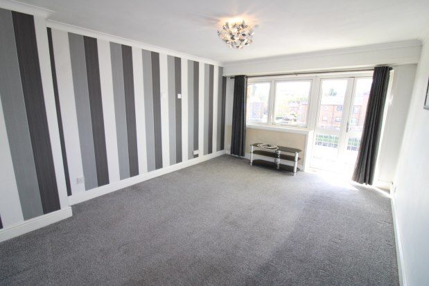 Flat to rent in Canal Terrace, Paisley