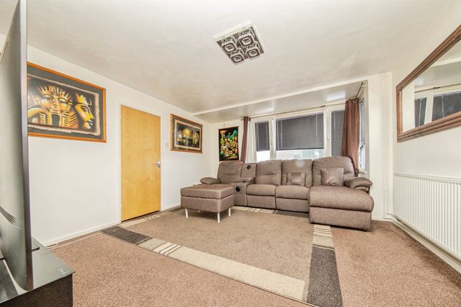 69, Radcliffe Drive, Ipswich photo 2