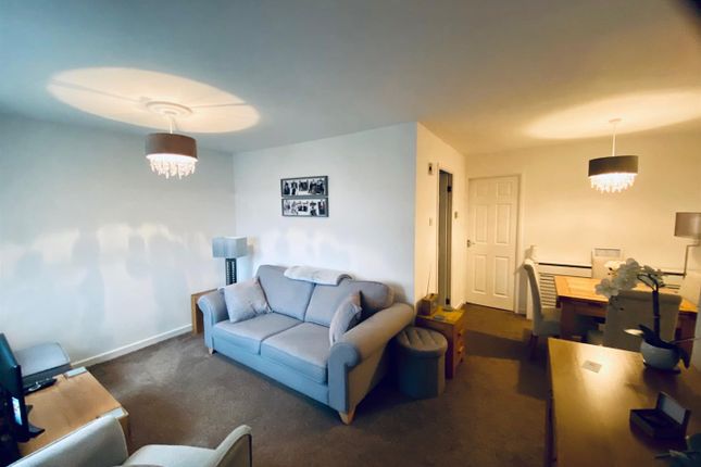 38, Field Vale Drive, Stockport photo 2