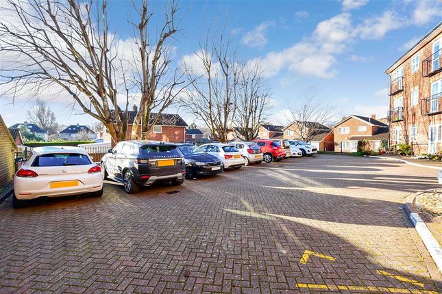 Flat for sale in Prospect Road, Hythe, Kent