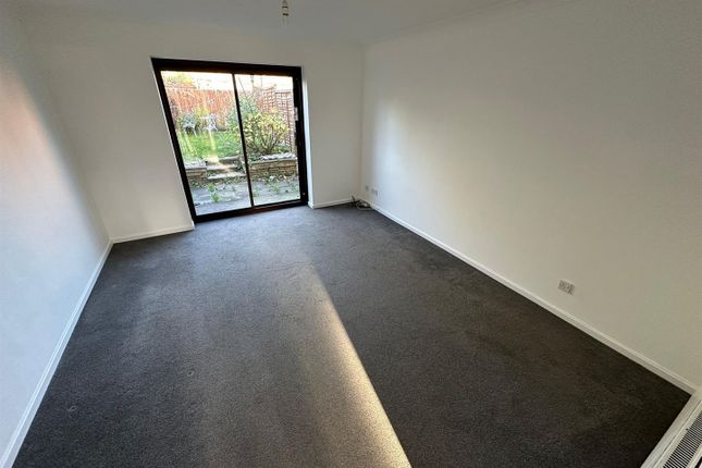 129, Muirfield Road, Nottingham photo 5