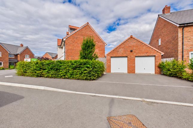 9, Anstey Gardens, Wotton-Under-Edge photo 3