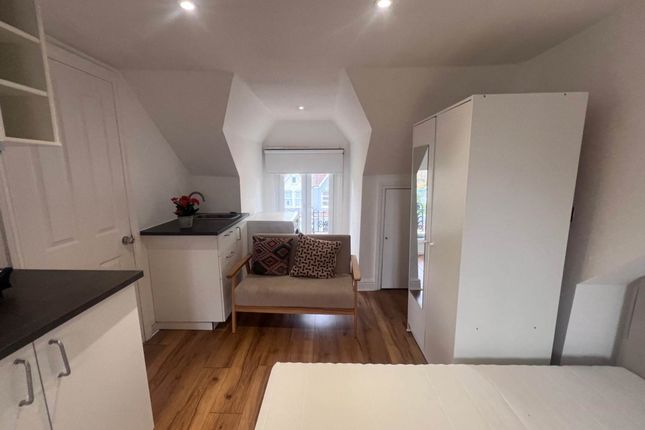135, Gordon Road, London photo 4