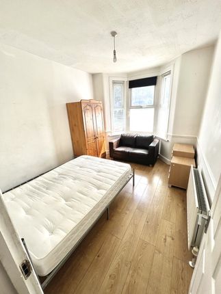 Thumbnail Room to rent in Farmer Road, London