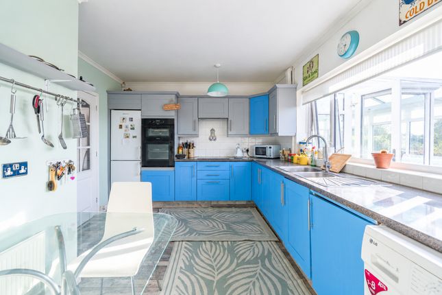 4, Berkeley Crescent, Stourport-on-severn photo 3