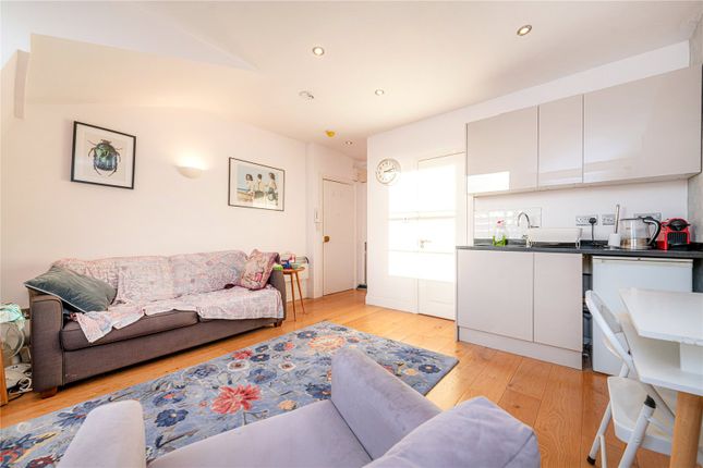 Studio to rent in Westbourne Terrace, Bayswater
