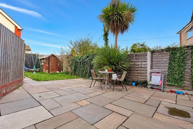 4, Penzance Close, Chelmsford photo 4
