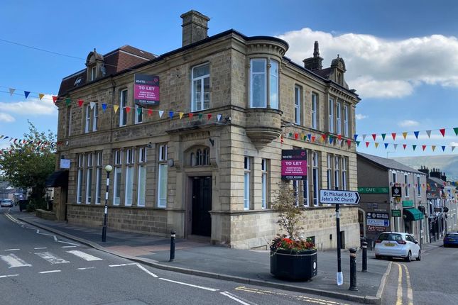 Retail premises to let in Former Natwest Bank, York Street, Clitheroe, Lancashire