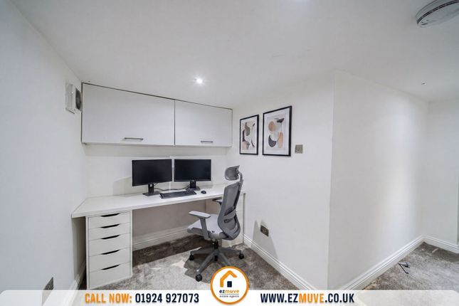 104 Soothill Lane, Batley photo 3