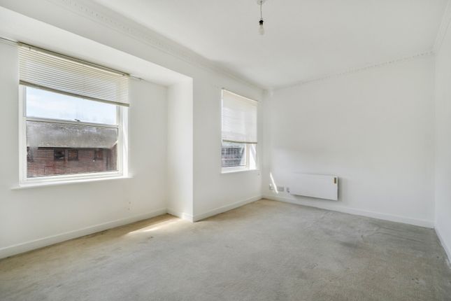 8, Sidmouth Court, Reading photo 2