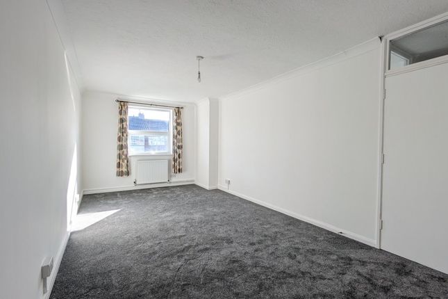 8, Chatsworth Court, Riverside Road photo 3