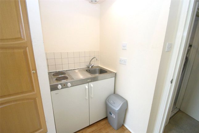 Flat 4, 30 Malbrook Road, London photo 4