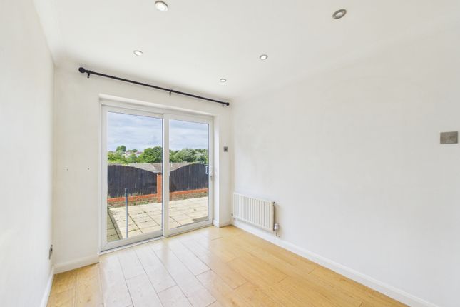 305 Butts Road, Southampton photo 3