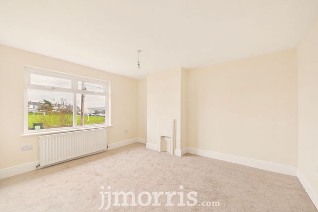 12 Heol Penlan, Goodwick photo 3