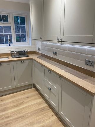 9 The Bartons, Elstree Hill North, Elstree photo 4