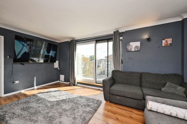 14, Amberry Court, HARLOW photo 4