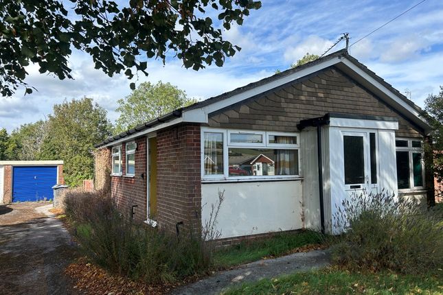 3-bed bungalow on 7, Hamilton Drive, Devizes, £275,000