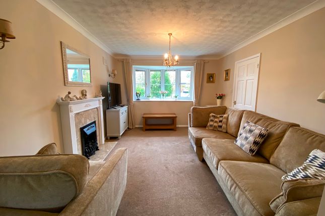 16 The Brambles, Crewe photo 4
