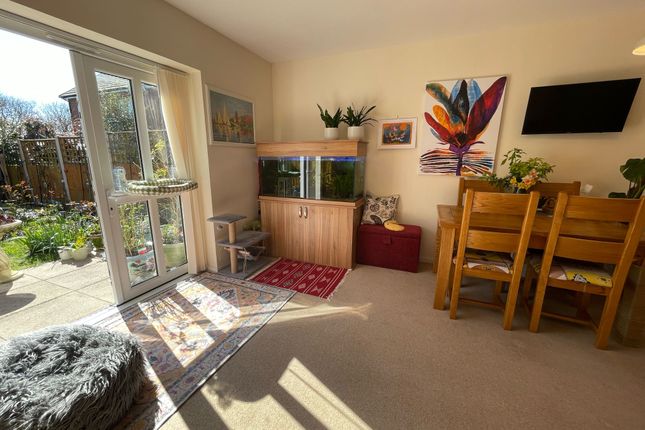 6, Kerswell Close, Slough photo 3