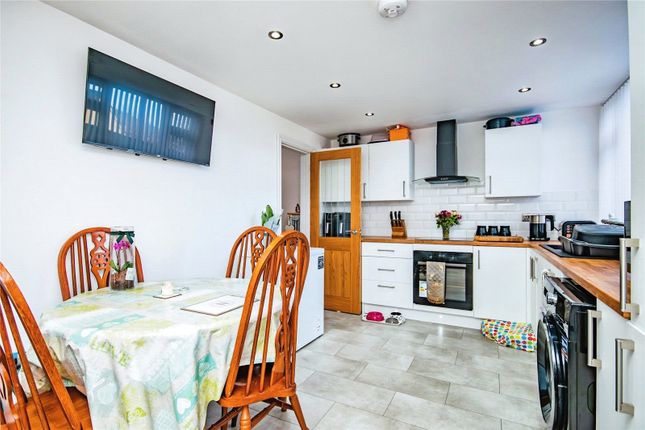 28, Haulfryn, Carmarthen photo 4
