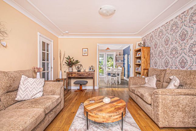 25, Docherty Gardens, Glenrothes photo 2