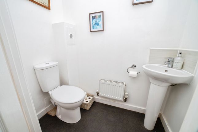 11, Ploughmans Grove, Nottinghamshire photo 3