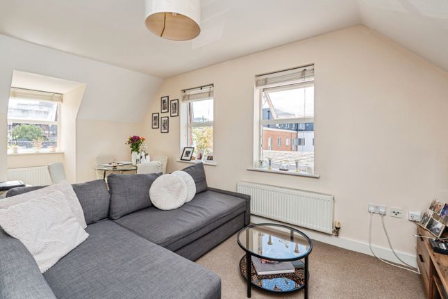 Flat 20, Jarman Court, 68, Maybury Road, Surrey photo 4