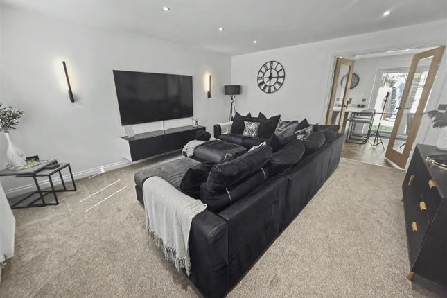 10, Timothy Hackworth Drive, Darlington photo 3